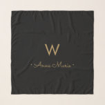 Modern Black Guld-skriptmonogram Sjal<br><div class="desc">En modern monogramdesign med elegant och handskriven minimalistisk manustypografi och sans serif-blocktypografi på elegantens svarta bakgrund. Monogrammet och namn kan lätt vara personlig.</div>