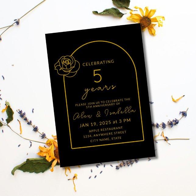 Modern Black och Guld 5:e Bröllop-årsdagen Inbjudningar (Modern, elegant, minimalist black and gold custom 5th year wood wedding anniversary invitation.png)