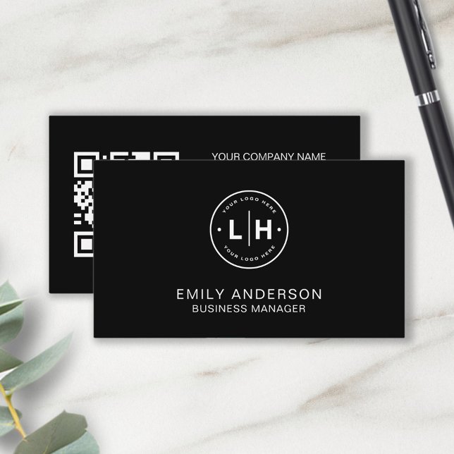 Modern Black Personlig Logotyp QR Affärskort Visitkort (Black Modern Minimal Custom Logo QR code Business Card by MINTIC DESIGN STUDIO)