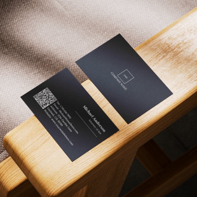 Modern Black Professionell Lawyer QR-kod Visitkort (Make an impact with these professional business cards, showcasing your brand and credibility.)