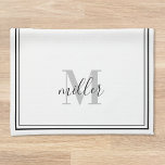 Modern Black Ram Family Monogram Kökshandduk<br><div class="desc">Anpassningsbar-designad modern handduk för svarta kökshanddukar med personlig-familjens namn monogram i modern handkinställning.</div>