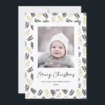 Modern Black Script Cute Guld Black Gifts Mönster Julkort<br><div class="desc">Skicka semesterhälsningar med anpassade och personlig till vänner, kolleger och familj i enkla, minimalistiska, elegant, roligt, festliga och moderna fotokort! Ett vackert ram av olika typer av guld och svarta julklappar och presenter som är täckta med rosett band omger ditt foto. Hälsning " God jul " skrivs i elegantens kalligrafi,...</div>