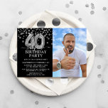 Modern Black & Silver 40:e överraskningsfoto Inbjudningar<br><div class="desc">Modern svart och silver överraskar födelsedagsfest inbjudan för någon som är på väg 40! Med en svart bakgrund,  ett foto av födelsedagskalender,  faux silver glitter konetti,  silver 40-årsballonger och en elegant födelsedagsmall som är lätt att anpassa.</div>