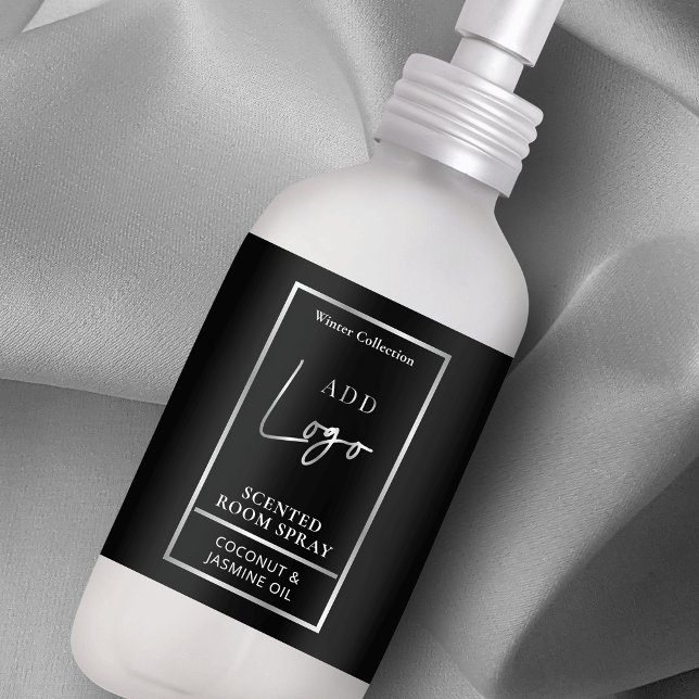 Modern Black & Silver Logotyp Room Spray Flaska-et Fraktsedel (Black and silver spray bottle wraparound label with custom logo, ingredients and safety instructions)
