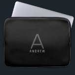 Modern Black Simple Monogram Initial Namn Laptop Fodral<br><div class="desc">Modern elegant och underskattat inledande och anpassade namn i monogram på en anpassningsbar tryckt personlig laptop sleeve i ett klassiskt,  minimalt,  professionell-tittar sans-serif-teckensnitt för ett enkelt och professionell och modernt utseende.</div>