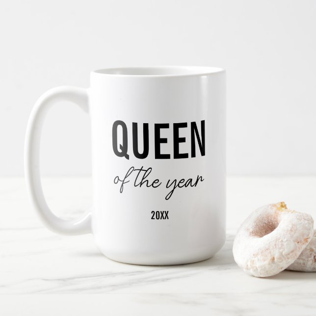 Modern Black Typography Simple Personalized Queen Kaffemugg (Med munk)
