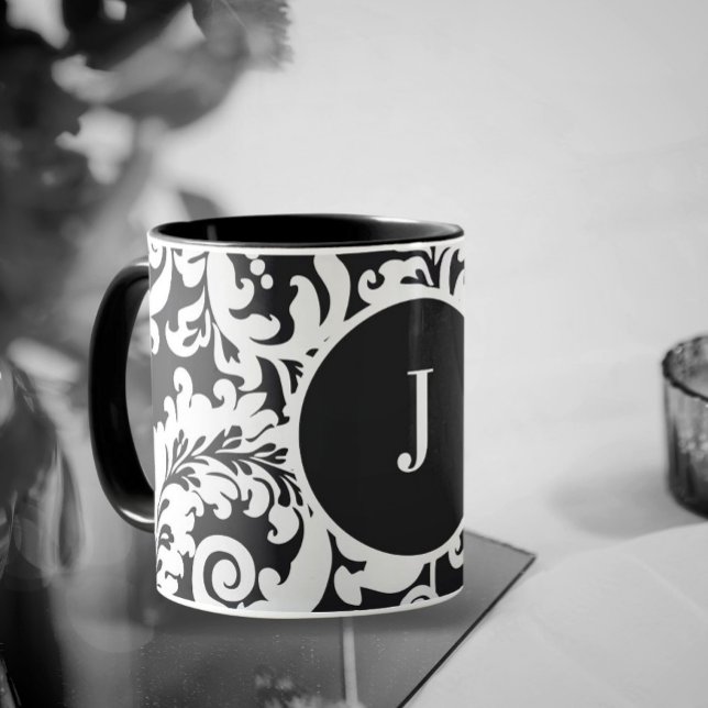 Modern Black & White Elegant Blommigt Damask bröll Mugg (modern black and white elegant floral damask monogram mug for wedding, bride's maids gift favors)