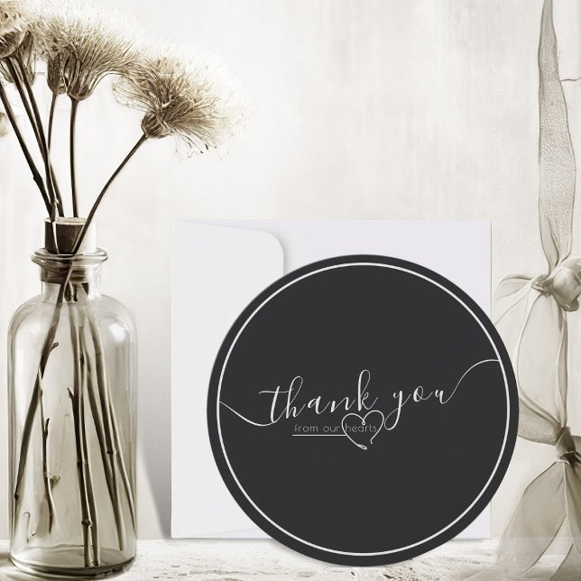 Modern Black & White Elegant Calligraphy Bröllop Tack Kort (modern black and white elegant script round thank you card)