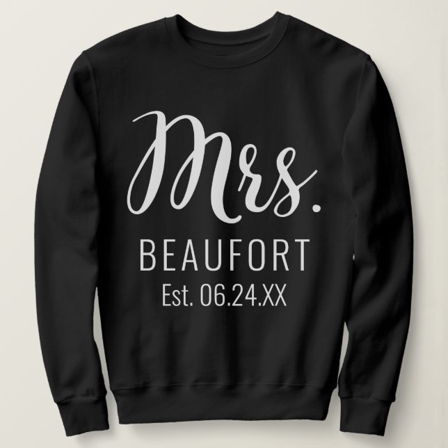 Modern Black & White Mrs Sweatshirt for Bride T Shirt (Design framsida)