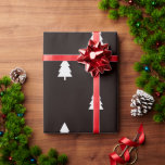 Modern Black White Norden Julgran Mönster Presentpapper<br><div class="desc">Modern Julgranar slår pappert. En liten mängd Julgranar i den enkla nordiska och svarta designen skapar en chic som letar efter ditt presenter.</div>