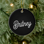 Modern Black White Personlig Monogram och Namn Julgransprydnad Keramik<br><div class="desc">Modern Black White Personlig Monogram och Namn Ceramic Ornament skulle vara en snyggt och elegant som komplement till din helgdag eller som en keepy för särskilda tillfällen. Den klassiska svartvita designen, i kombination med ditt monogram för personlig och namn, gör den till en unik och omhuldad dekoration. Det är perfekt...</div>