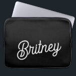 Modern Black White Personlig Monogram och Namn Laptop Fodral<br><div class="desc">Modern Black White Personlig Monogram och Namn Laptop sleeve skulle vara en snyggt och ett skyddat tillbehör till din bärbara dator. Den eleganta svarta och vita designen i kombination med detaljer om personligen ger en något sofistikerad bild samtidigt som du skyddar enheten. Det är idealiskt för både professionell och personlig...</div>