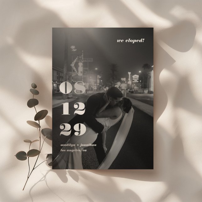 Modern Black White Retro Wedding Elopement Party Inbjudningar (Skapare uppladdad)