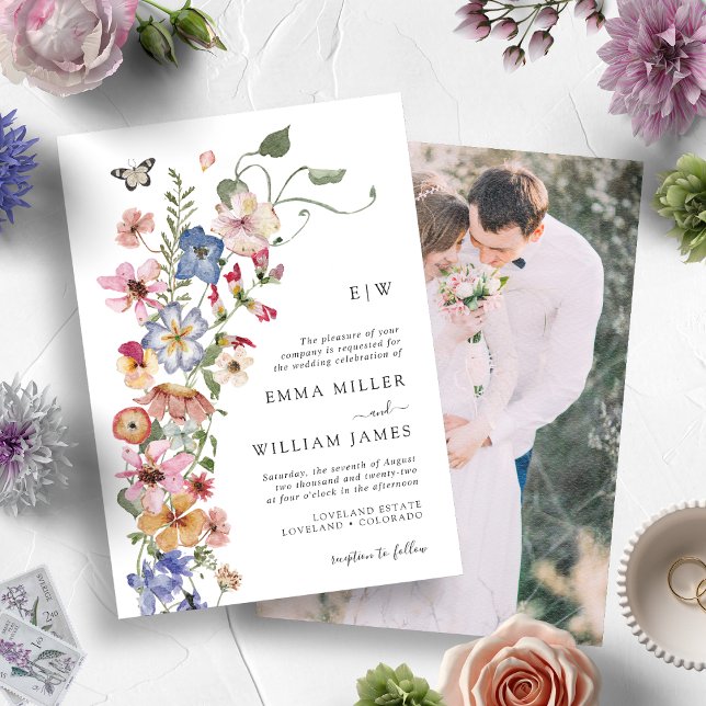 Modern Blommig Fotobryllop Inbjudningar (Watercolor Colorful Wildflower Monogrammed Wedding Invitation with Engagement Photo)