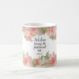 Modern Blommigt 1 John 4:19 Kaffemugg