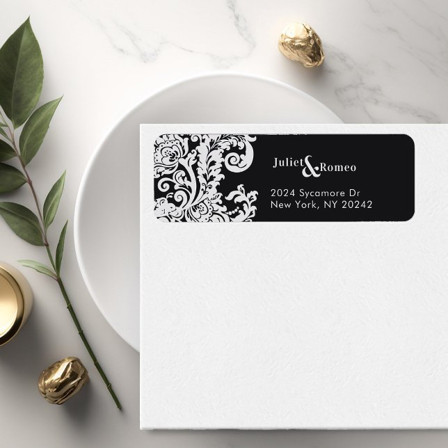 Modern Blommigt för svart och vit Elegant Returadress Etikett (modern black and white elegant floral damask wedding return address label)