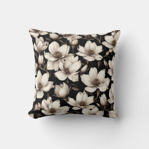 Modern Blommigt Magnolia Flowers on Black Kudde