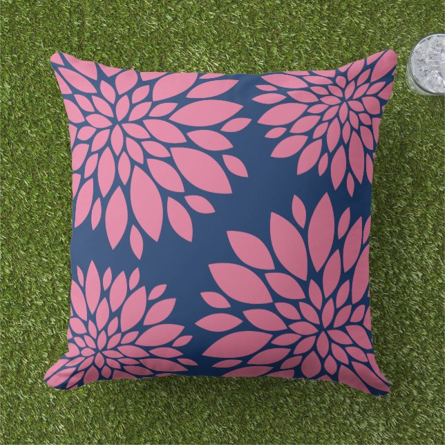 Modern Blommigt Pillow | Rosa och flotta Utomhuskudde (Gräs)