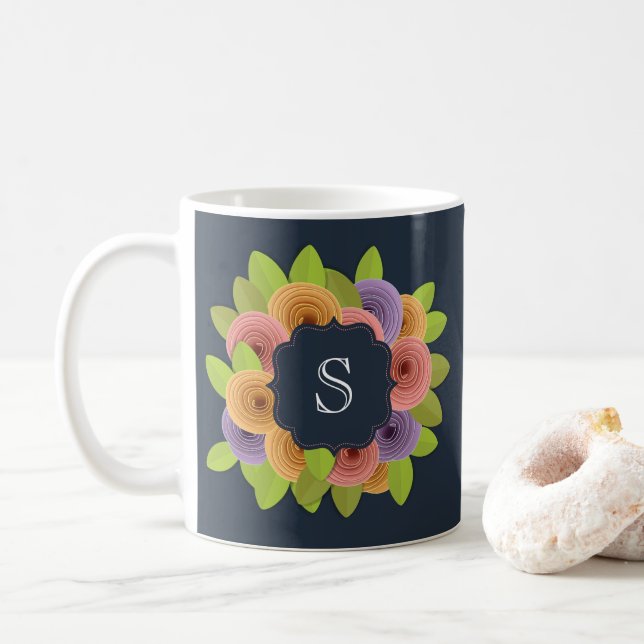 Modern Blommigt-skript i Monogram Kaffemugg (Med munk)