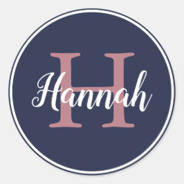 Modern Blue and Rosa Script Monogram Namn Runt Klistermärke