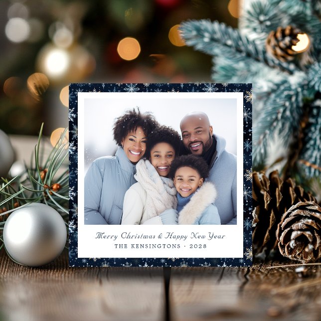 Modern Blue and White Snöflingor Helgdag Photo Julkort (Modern Blue and White Snowflakes Holiday Photo Cards)