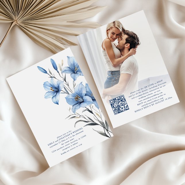 Modern Blue Blommigts Photo Overlay QR-kod Bröllop Inbjudningar (Front and back view)