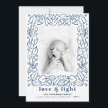 Modern Blue Kärlek & Light Hanukkah Photo Julkort<br><div class="desc">Ett modernt Hanukkah-fotokort med handillustrerat gräns, med blad och kastanjer och ett fetstilt huvud med texten "kärlek & light" i ett vackert marint blått färg. Anpassa med din familj namn och bild. Bilden har ett svart och vitt filter som kan tas bort när du går vidare med att anpassa >...</div>