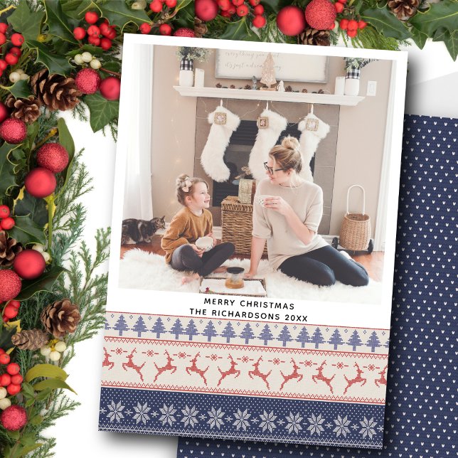 Modern Blue Nordic Sweater Flies Reindeer Mönster Julkort (Skapare uppladdad)