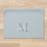 Modern Blue Personlig Family Namn Monogram Kökshandduk<br><div class="desc">Anpassningsbar-designad modern handduk för blåa kök med personlig-familjens namn monogram i modern manuell kalligrafi.</div>