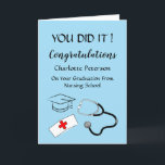 Modern Blue Studenten Nurse Grattis kort<br><div class="desc">Det moderna blåa Studenterna sjukförsäkringskortet har "du gjorde det"-typografi i blå bakgrund. Det innehåller även studentmössa,  sjukhylsa och stetoskop.Inuti kortet finns ett meddelande som kan vara personlig.Klicka på anpassningsknappen om du vill anpassa det.</div>