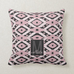 Modern bohemisk  Rosa Black Ikat Monogram Kudde