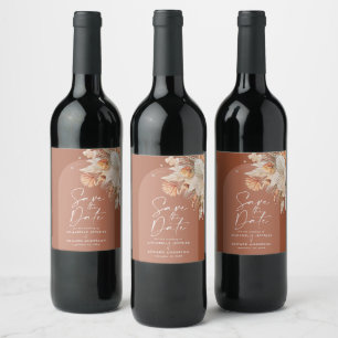 Modern bohemisk terracotta pampas sparar datumet vinflaska etikett