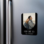 Modern Boho Arch Photo Black Vit Spara datum Magnet<br><div class="desc">Modern magnet i bröllop spara datum med elegant chic och minimalistisk boho stil med ditt foto i en båge i ram.</div>