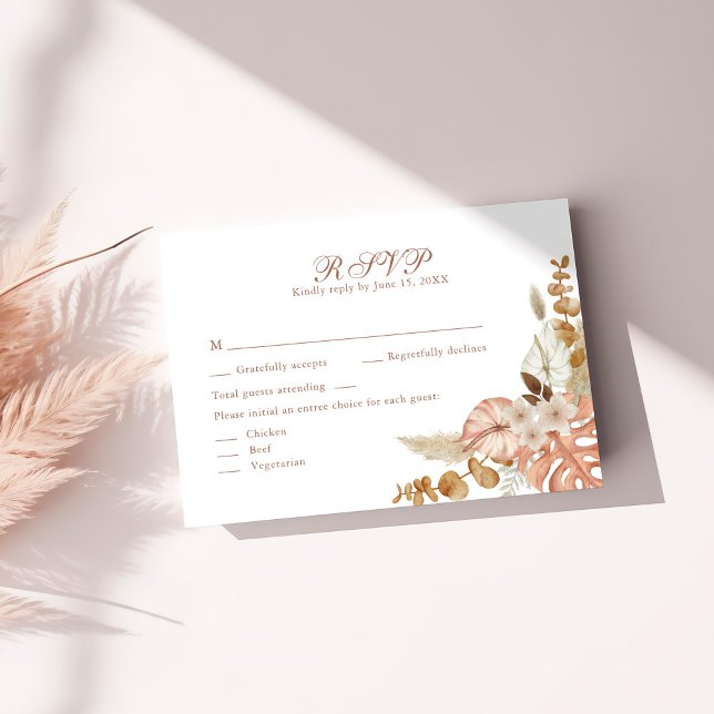 Modern Boho Blommigt Pampas Grass Bröllop OSA Card Tack Kort (Modern Boho Floral Pampas Grass Wedding RSVP Card on a white table.)
