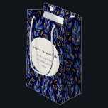 Modern Boho Blue Gult Hanukkah Botaniska Anpassnin<br><div class="desc">Modern Boho Blue Gult Hanukkah Botanical Anpassningsbar Gift Bag</div>