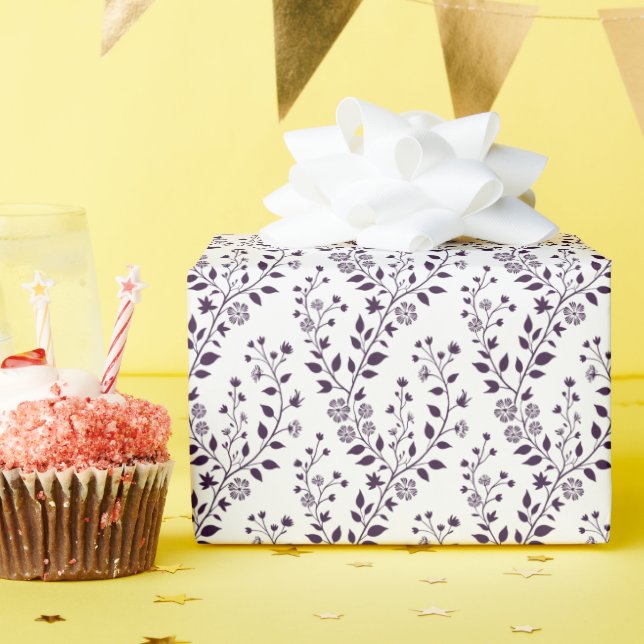 Modern Boho Floral Pattern Plum White Presentpapper (Födelsedagsfest)