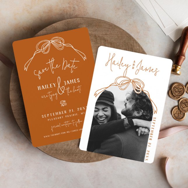 Modern boho handritad båge TERRACOT Spara Datumet (Rustic boho terracotta burnt orange hand drawn bow modern arch photo classy wedding save the date)