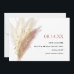 Modern Boho Rosa Guld Pampas Grass Spara Datumet<br><div class="desc">Kan anpassas helt efter dina behov i kostym. © Gorjo Designs via Zazzle. // Behöver du hjälp med att anpassa din design? Har andra idéer? Kontakta mig gärna (Zoe) direkt.</div>