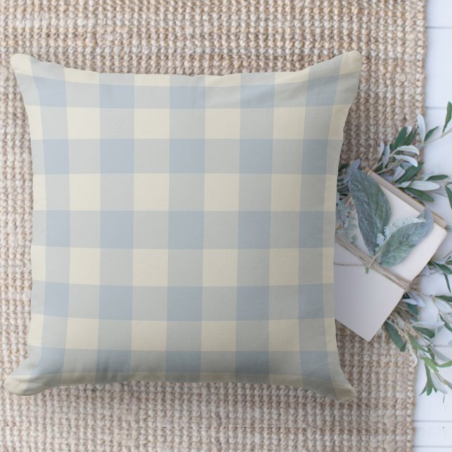 Modern bondehus Powder Blue Buffalo Play Kudde (Modern farmhouse throw pillow powder blue and beige buffalo plaid couch pillow )