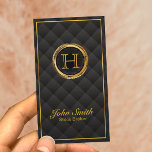 Modern börsmäklare i Guld Monogram Visitkort<br><div class="desc">Affärskortet guld Monogram Stock Broker.</div>