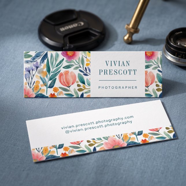 Modern botanisk akvarelldesign mini visitkort (Simulated business cards on table)
