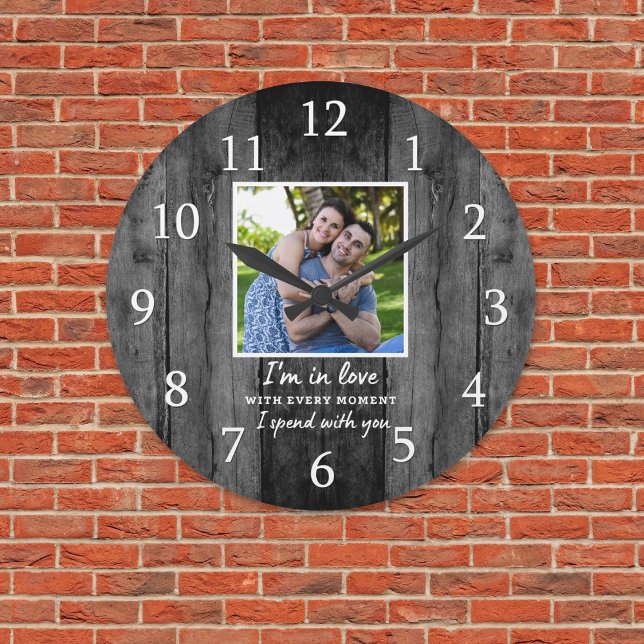 Modern Bröllop-årsjubileum Photo Kärlek-citat Blac Stor Klocka (Modern Wedding Anniversary Photo Love Quote Black Large Clock.)