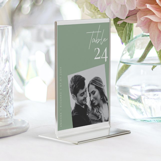 Modern Bröllop-foto med minimalistisk Grönt Bordsnummer (Sage Green Modern Photo Minimalist Romance Table Number)