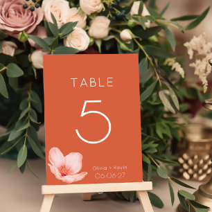 Modern bröllop med solid fetstil och låg orange bordsnummer