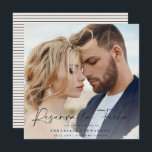 Modern bröllop Reserva la Fecha-gräddsvart Spara T Spara Datumet<br><div class="desc">Modern typisk typografi fet bröllop Reserva la Fecha-foto sparar datumkortet. Med modern elegant,  typografi och strimlad bakerdesign. Färg kan anpassas.</div>