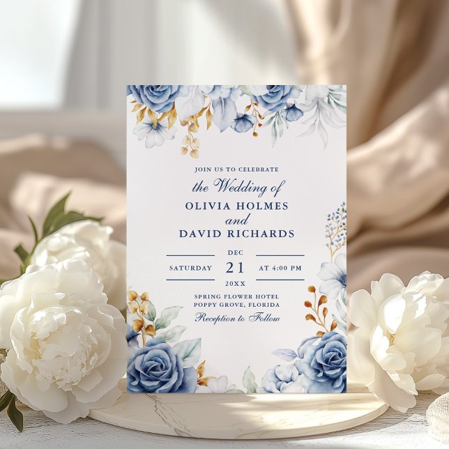 Modern bröllopsinbjudan till Blommigten Blue och G Inbjudningar (Modern Blue and Gold Floral Wedding Invitation on a boho table with white peonies)