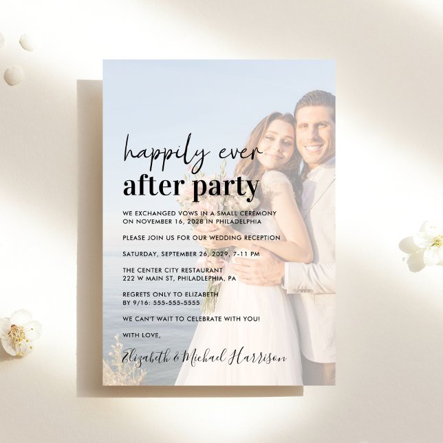 Modern Bröllopsmottagning Fotoinbjudan Meddelande (An chic Happily Ever After Party photo invitation for your wedding celebration)