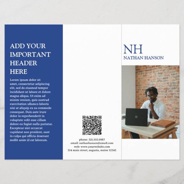 Modern broschyr, enkelt blått monogram reklamblad (Framsidan)