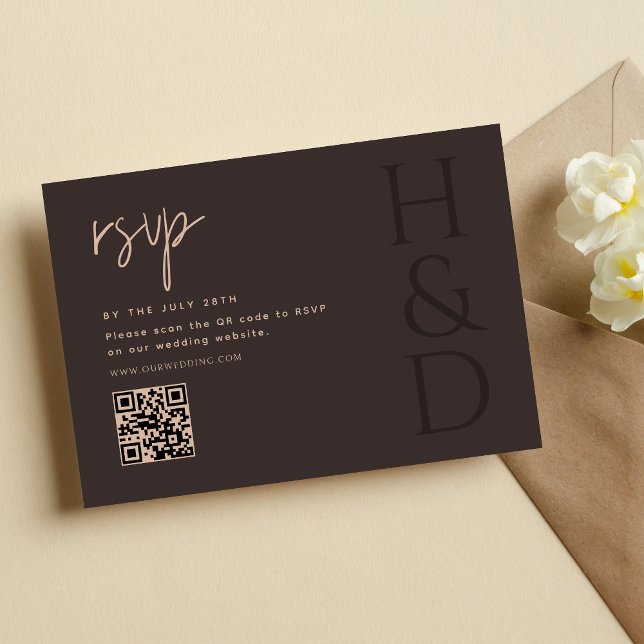 Modern Brun Monogram Minimalistisk Bröllop OSA Kort (Modern brown monogram RSVP card keeps guest responses warm, clean, and organized.)