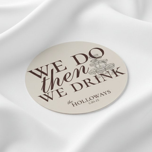Modern Brun Personlig Cocktailtimme Bröllop Underlägg Papper Rund (These Modern Mousse Brown Wedding Coasters bring a refined, minimalist touch to your reception!)